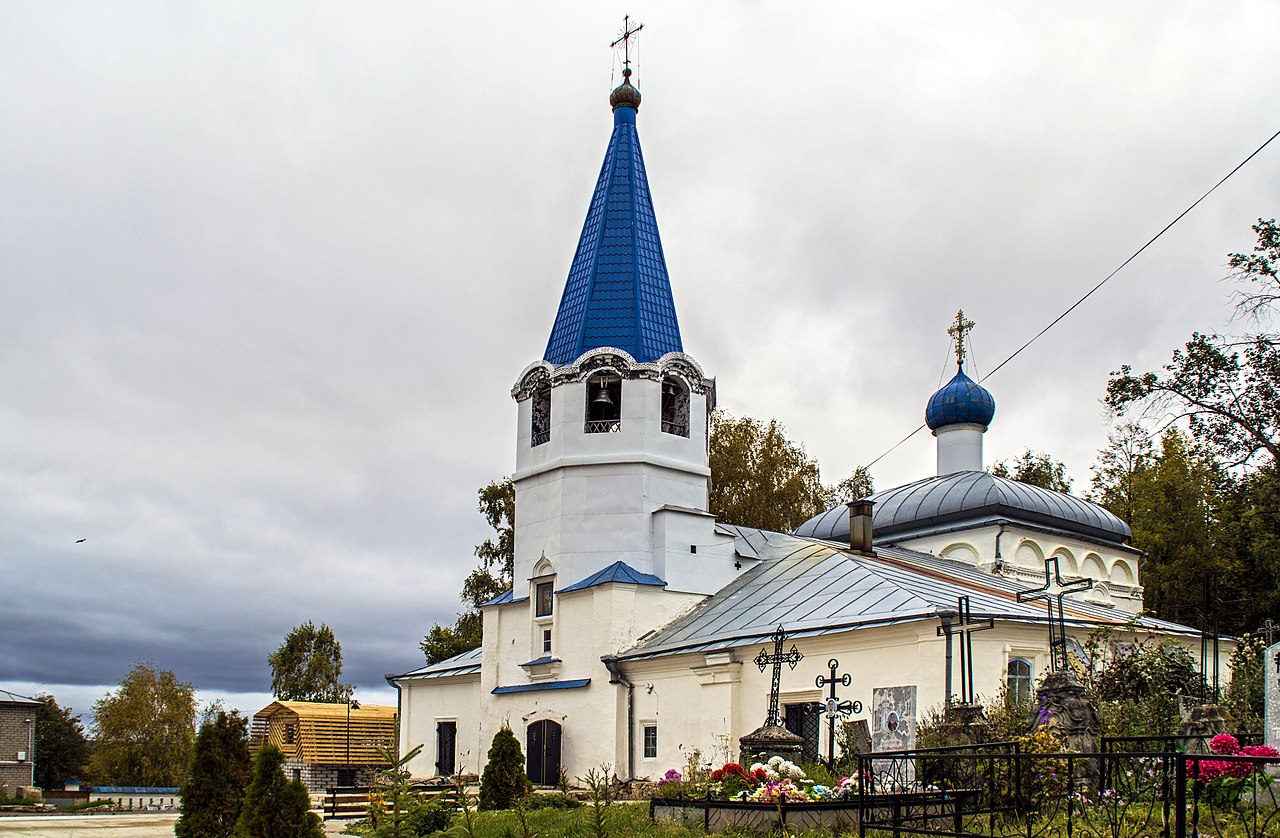 Покровская церковь, самое древнее сохранившееся здание города, 17 век. Фото 2017 года..